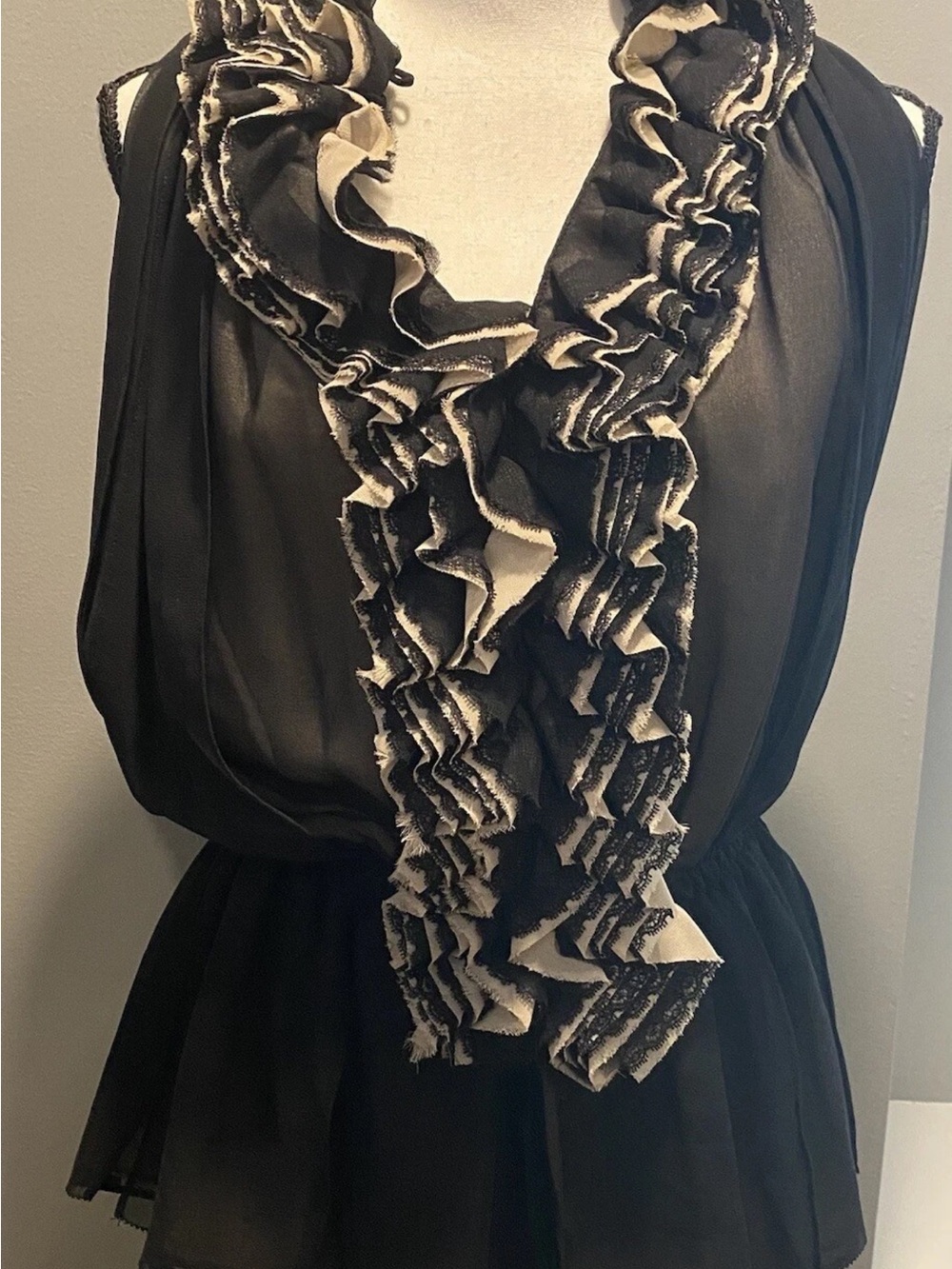 Stunning Black & Tan Sleeveless Top w/Ruffles
Says M But Fits Like Large